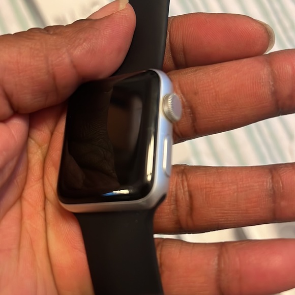 Series 3 Apple Watch 38 mm Case black sports band excellent condition box includ - Picture 9 of 16